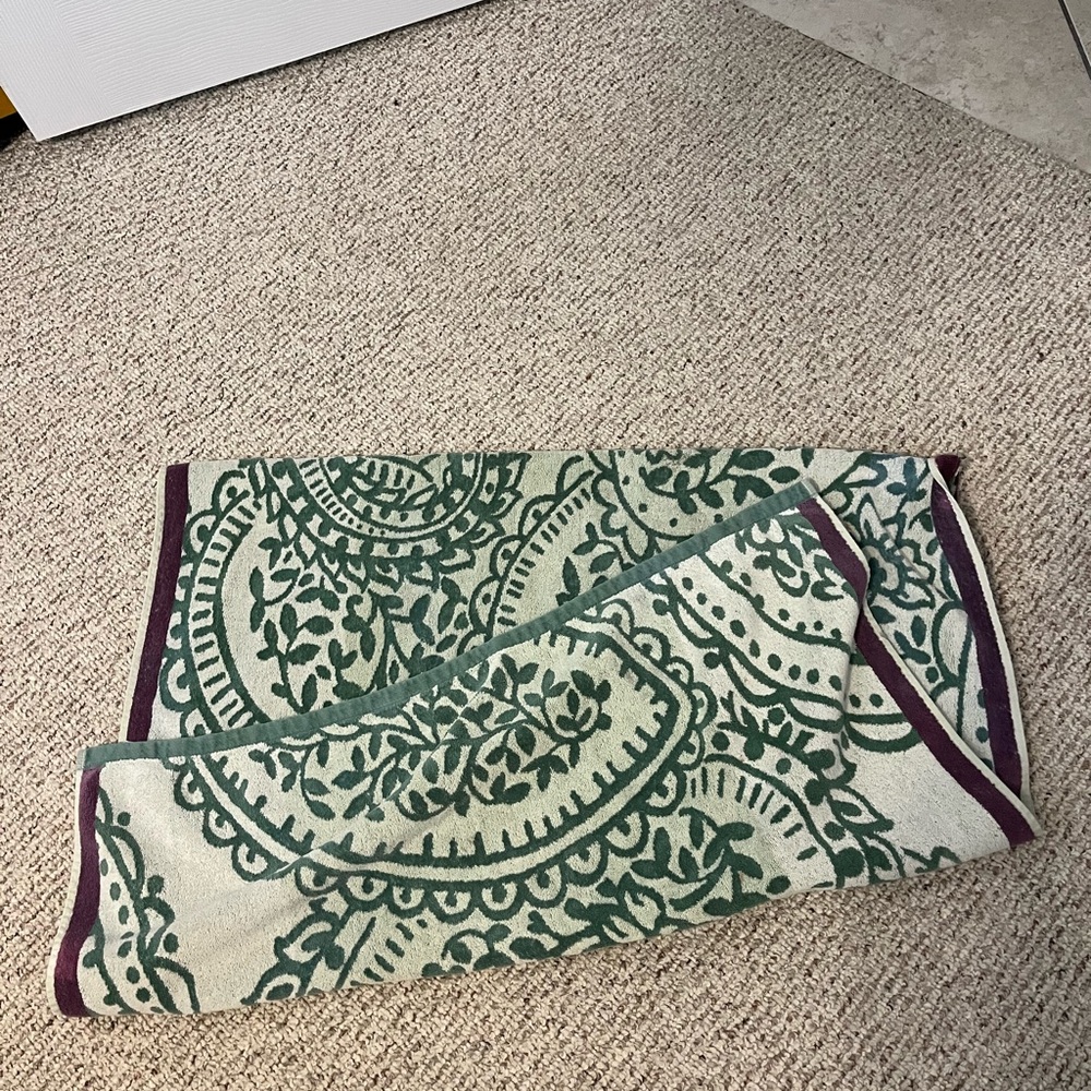 Green/maroon beach towel